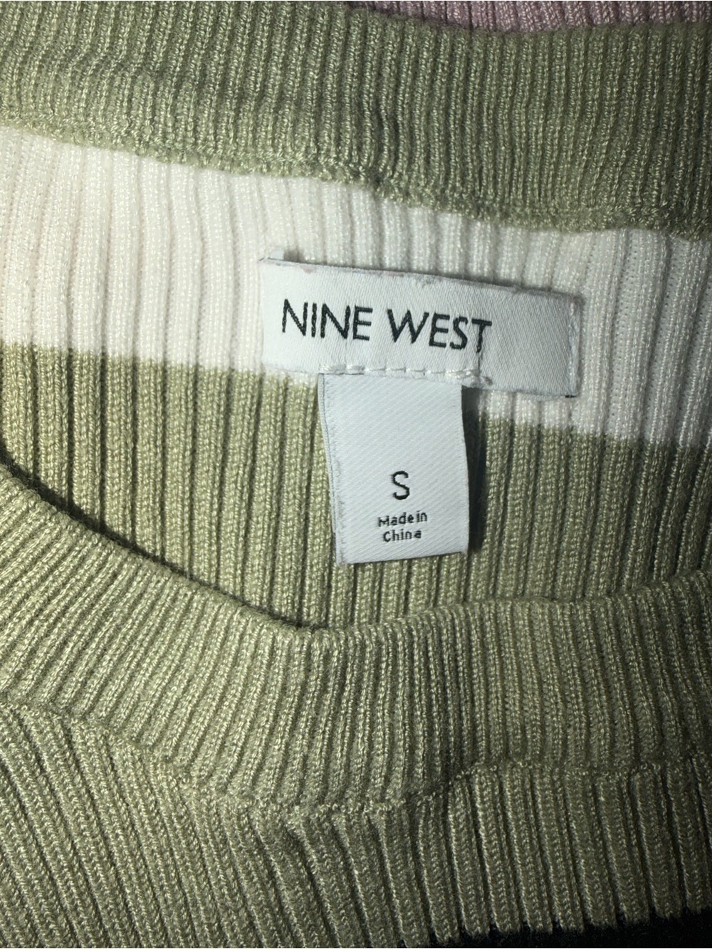 🩶💚 Striped Rib-Knit Sweater - Picture 5 of 5
